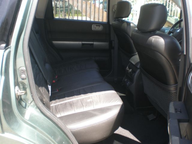 Mitsubishi Endeavor 2004 photo 2