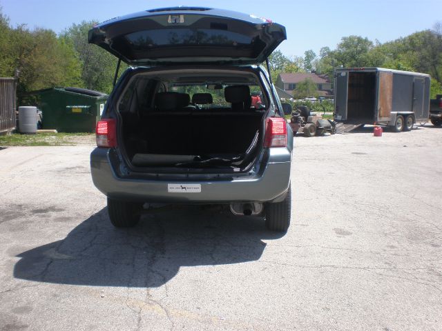 Mitsubishi Endeavor 2004 photo 4