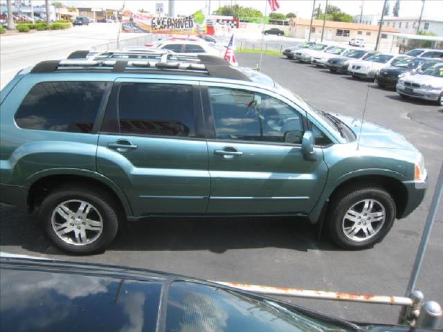 Mitsubishi Endeavor 2005 photo 2