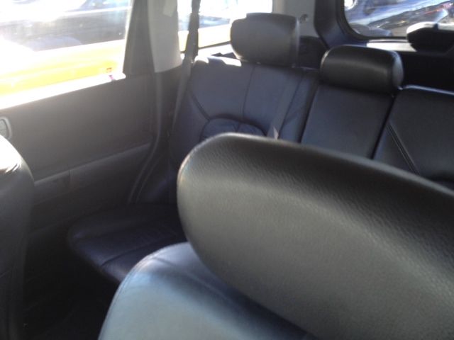 Mitsubishi Endeavor 2005 photo 2