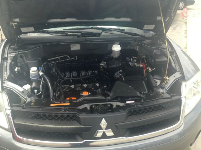 Mitsubishi Endeavor 2006 photo 2