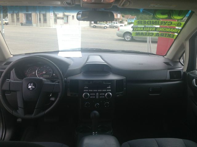 Mitsubishi Endeavor 2006 photo 4