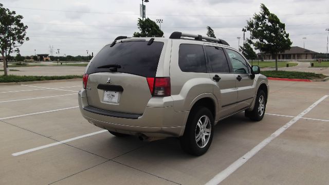 Mitsubishi Endeavor 2006 photo 2