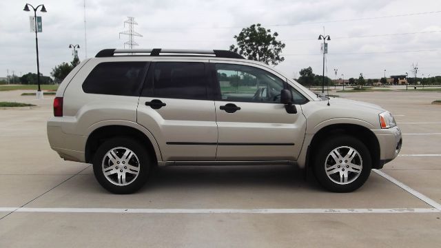 Mitsubishi Endeavor 2006 photo 8