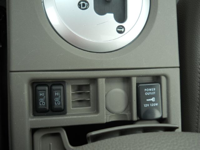 Mitsubishi Endeavor 2010 photo 16