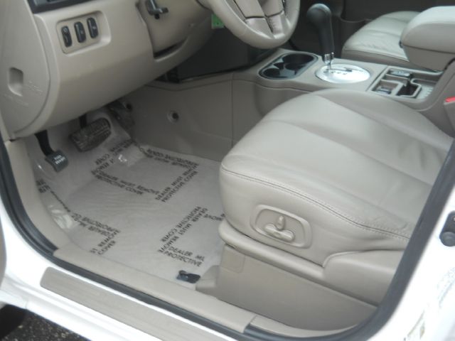 Mitsubishi Endeavor 2010 photo 17