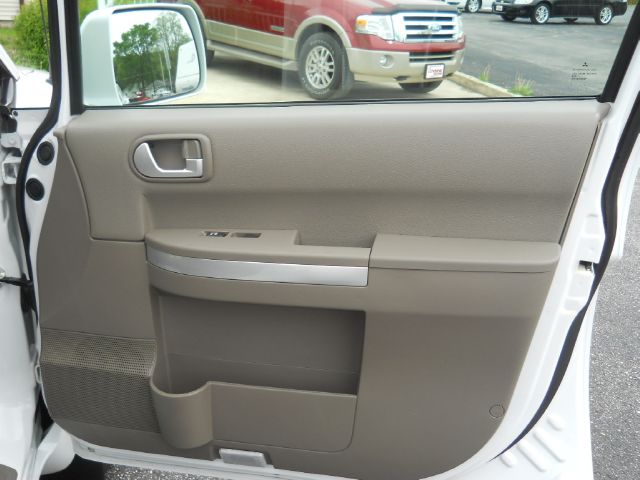 Mitsubishi Endeavor 2010 photo 7