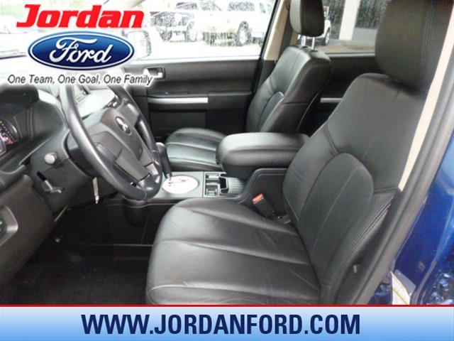 Mitsubishi Endeavor 2010 photo 21