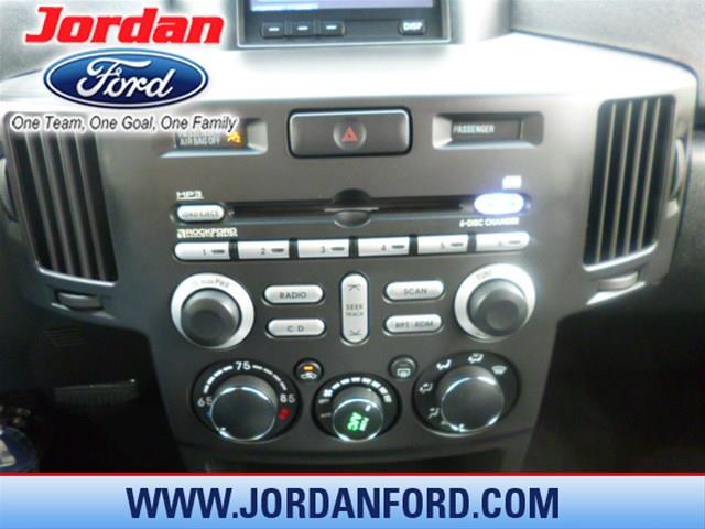 Mitsubishi Endeavor 2010 photo 8