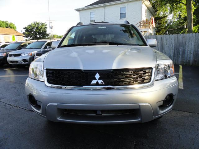 Mitsubishi Endeavor 2011 photo 1