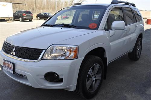 Mitsubishi Endeavor 2011 photo 2