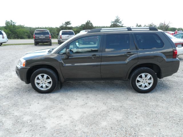 Mitsubishi Endeavor 2011 photo 2