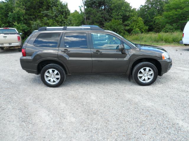 Mitsubishi Endeavor 2011 photo 6