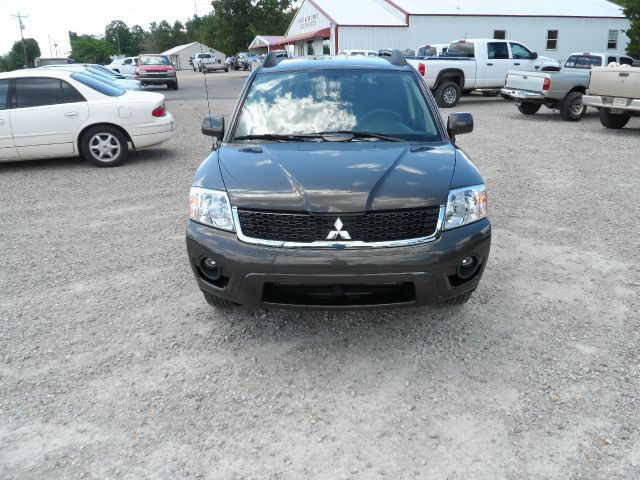 Mitsubishi Endeavor 2011 photo 7