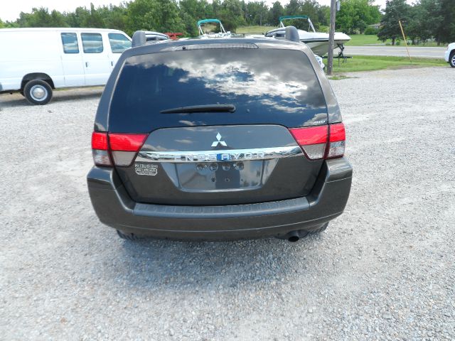 Mitsubishi Endeavor 2011 photo 8