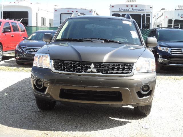 Mitsubishi Endeavor 2011 photo 2