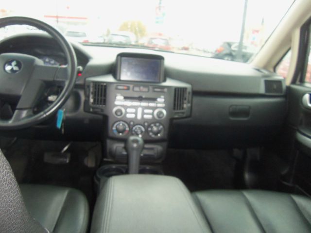 Mitsubishi Endeavor 2011 photo 4