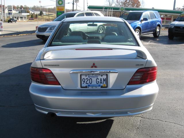Mitsubishi Galant 2001 photo 2