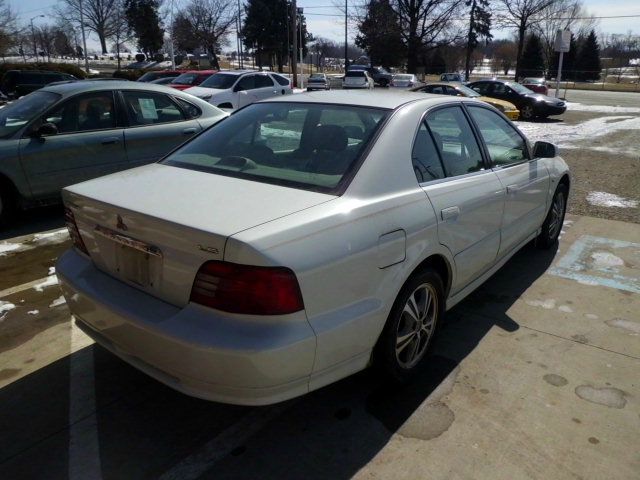 Mitsubishi Galant 2001 photo 2