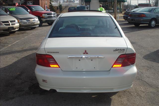 Mitsubishi Galant 2001 photo 2