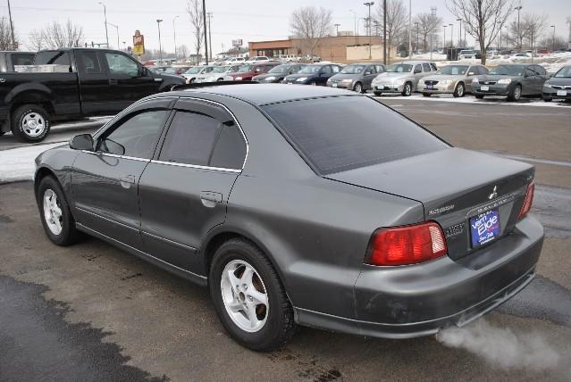 Mitsubishi Galant 2002 photo 2