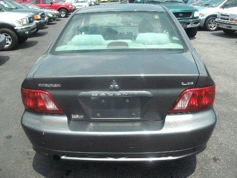 Mitsubishi Galant 2002 photo 2