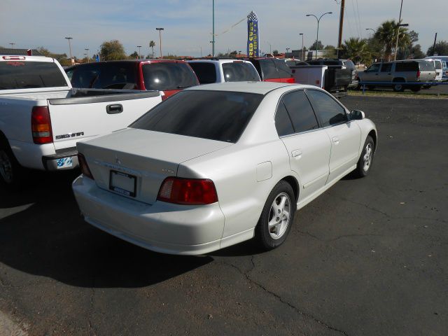 Mitsubishi Galant 2003 photo 2