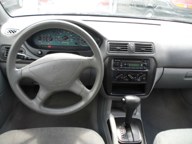 Mitsubishi Galant 2003 photo 3