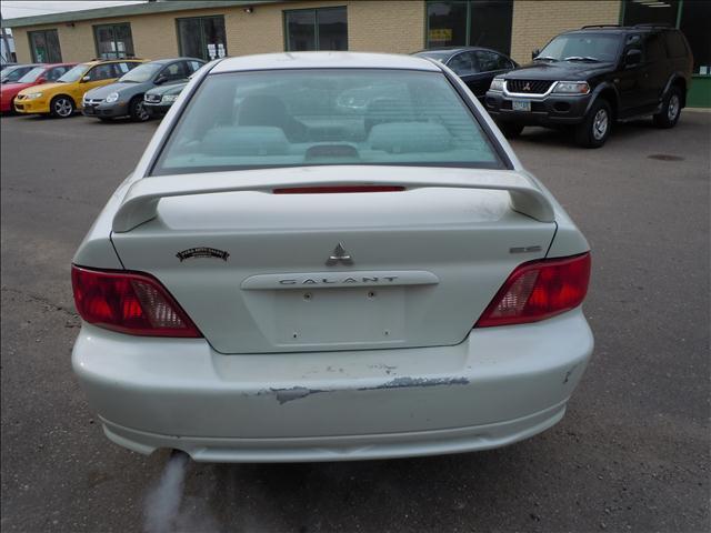 Mitsubishi Galant 2003 photo 2