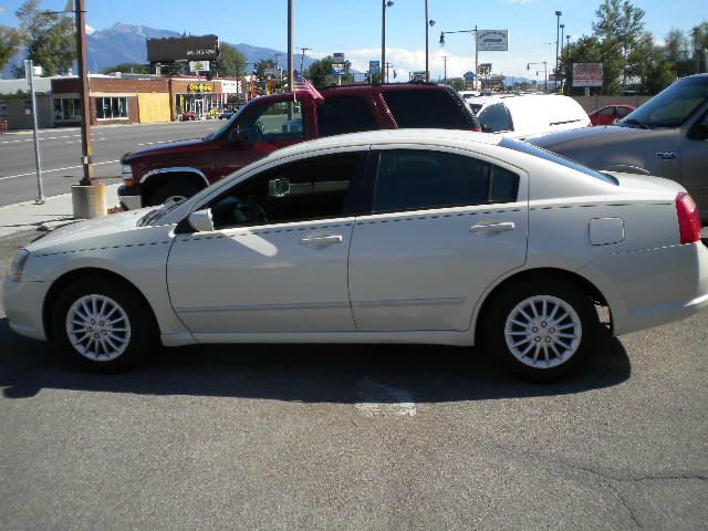 Mitsubishi Galant 2004 photo 2