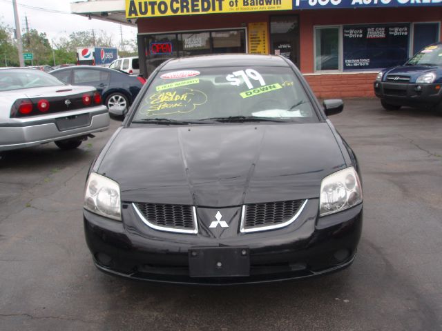 Mitsubishi Galant 2005 photo 1
