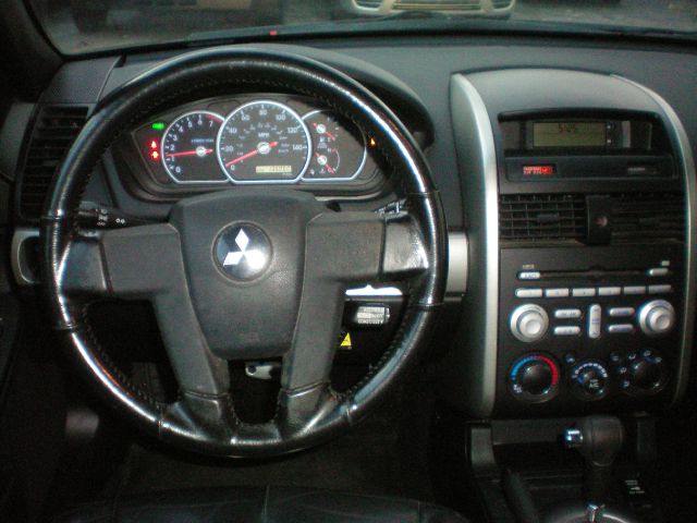 Mitsubishi Galant 2005 photo 2