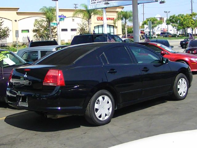 Mitsubishi Galant 2005 photo 1