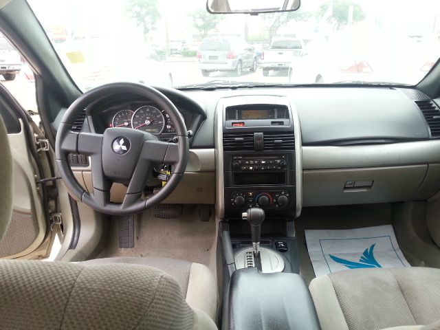 Mitsubishi Galant 2005 photo 1