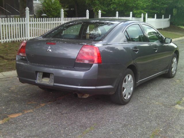 Mitsubishi Galant 2005 photo 2