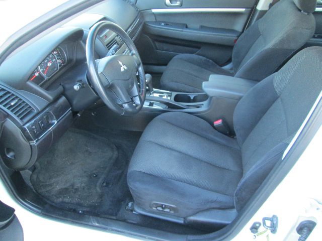 Mitsubishi Galant 2009 photo 2