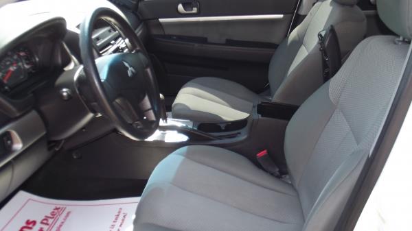 Mitsubishi Galant 2010 photo 12