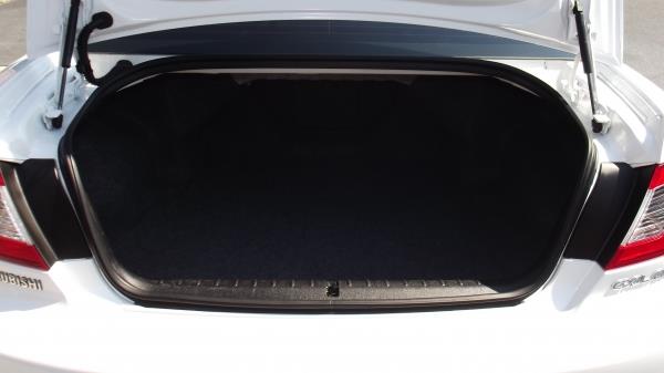 Mitsubishi Galant 2010 photo 3