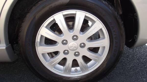 Mitsubishi Galant 2010 photo 9