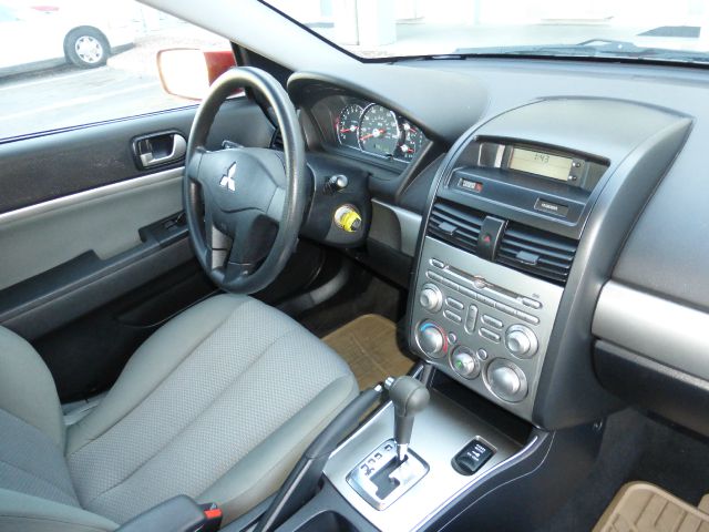 Mitsubishi Galant 2010 photo 18