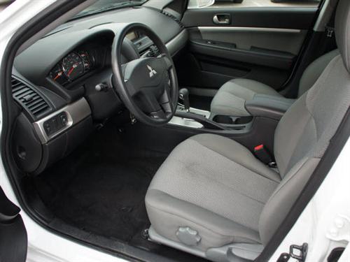 Mitsubishi Galant 2010 photo 4