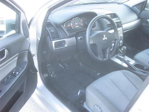 Mitsubishi Galant 2010 photo 2