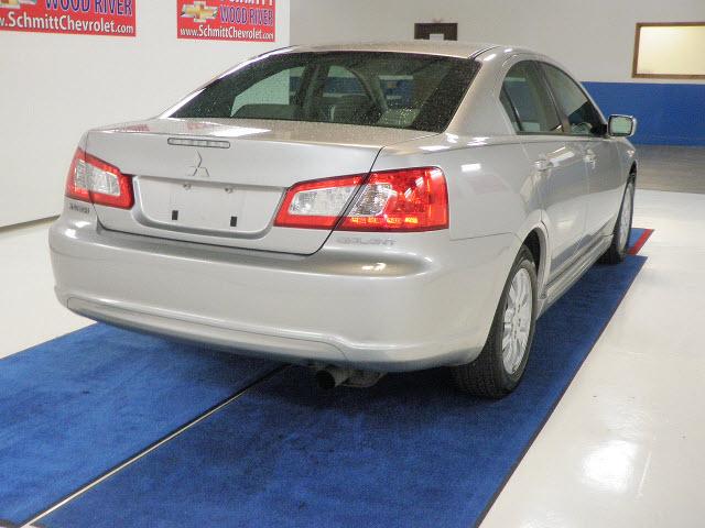 Mitsubishi Galant 2010 photo 1