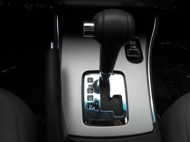 Mitsubishi Galant 2010 photo 7