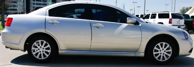 Mitsubishi Galant 2010 photo 2
