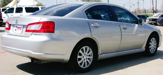Mitsubishi Galant 2010 photo 4