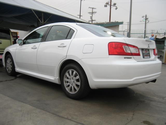 Mitsubishi Galant 2010 photo 2