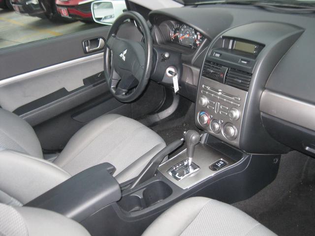 Mitsubishi Galant 2010 photo 5