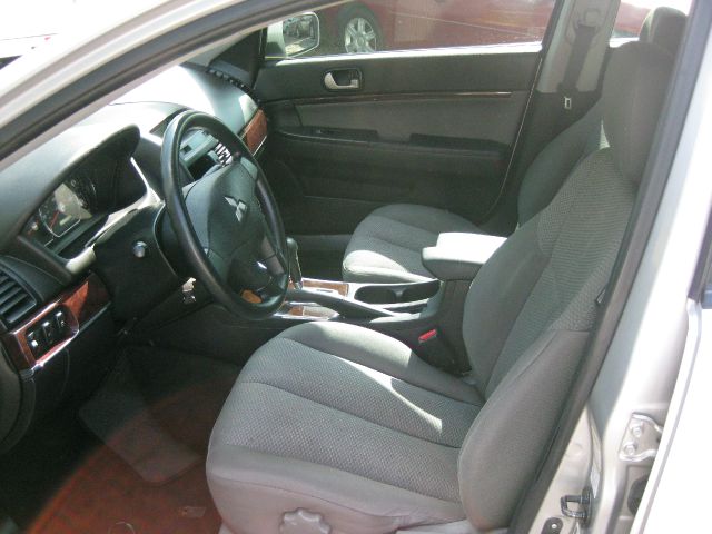 Mitsubishi Galant 2010 photo 1