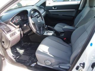 Mitsubishi Galant 2010 photo 4